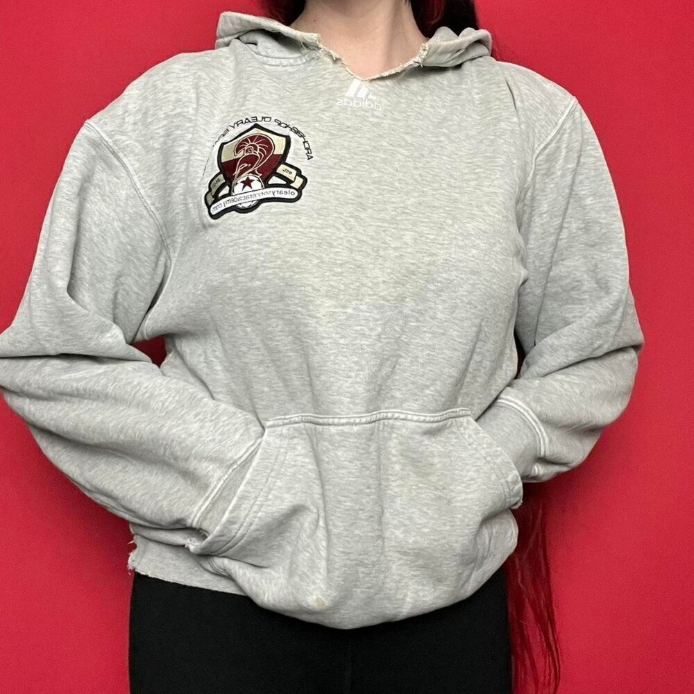 Adidas / Y2K grey hoodie with soccer patch on chest 🩶❤️